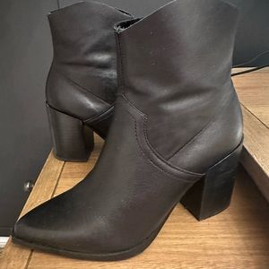 Steve Madden Black Boots - Size 6 (fit like 5.5)
